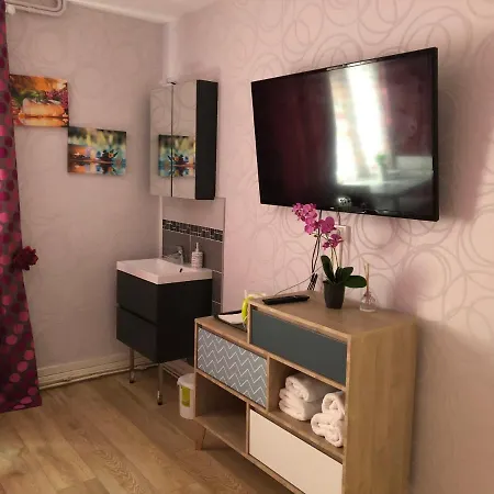 Privees Ferry-port-place D'armes Проживание в семье