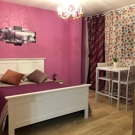 Privees Ferry-port-place D'armes