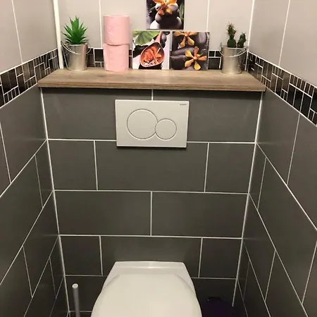 Проживание в семье Privees Ferry-port-place D'armes