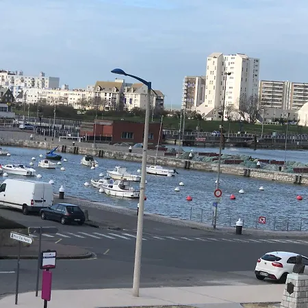 Проживание в семье Privees Ferry-port-place D'armes