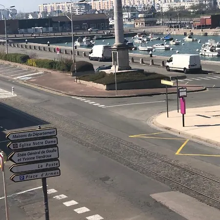 Privees Ferry-port-place D'armes Проживание в семье