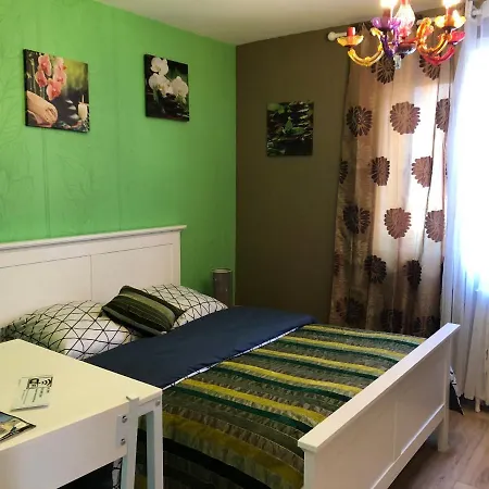 Privees Ferry-port-place D'armes